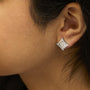 Aretes de botón estilo halo de 4 piedras en forma de estrella de cuatro puntas con detalles de diamante en plata de ley, foto 6