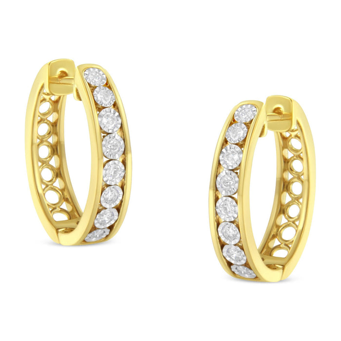 Aretes de aro con diamantes de 1/2 ct. p.t. en oro amarillo y blanco de 10K, color J-K, claridad I2-I3, foto 4