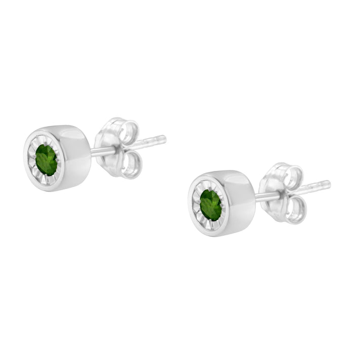 Aretes de botón Miracle-Set con diamantes verdes tratados redondos talla brillante de 1/5 ct. p.t. en plata de ley, foto 5