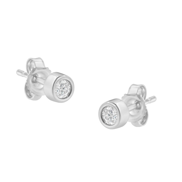Aretes de botón de bisel con diamantes redondos casi incoloros de 0.15 ct. p.t. en oro de 10K, foto 2