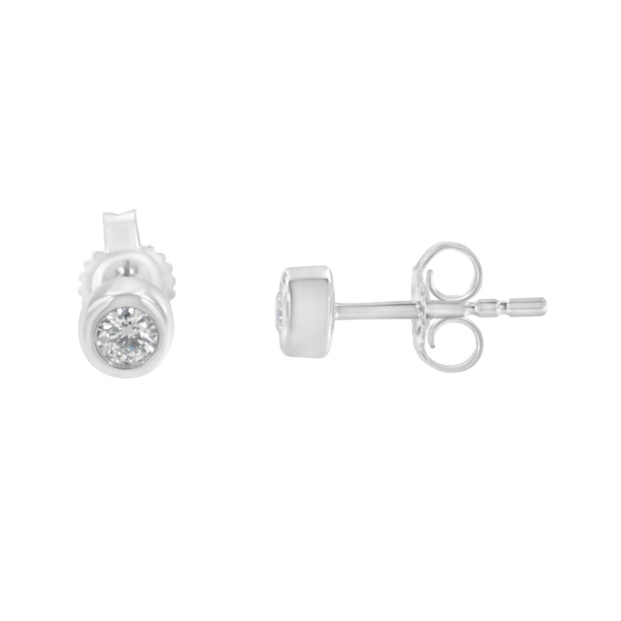 Aretes de botón de bisel con diamantes redondos casi incoloros de 0.15 ct. p.t. en oro de 10K, foto 4
