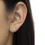 Aretes de botón de bisel con diamantes redondos casi incoloros de 0.15 ct. p.t. en oro de 10K, foto 6