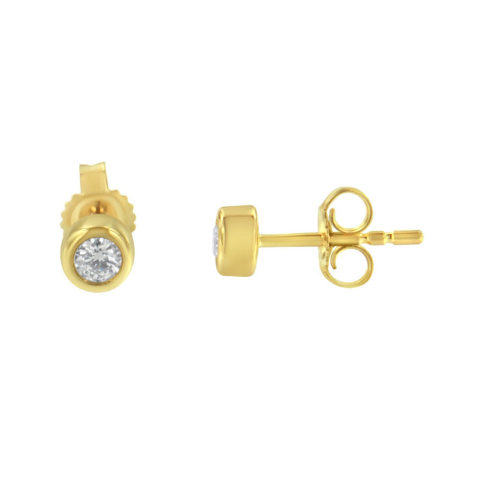 Aretes de botón de bisel con diamantes redondos casi incoloros de 0.15 ct. p.t. en oro de 10K, foto 3