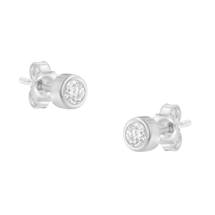 Aretes de botón de bisel con diamantes redondos casi incoloros de 1/5 ct. p.t. en oro de 10K, foto 2