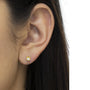 Aretes de botón de bisel con diamantes redondos casi incoloros de 1/5 ct. p.t. en oro de 10K, foto 5