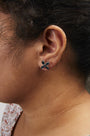 Aretes florales con diamantes azules de 1/3 ct. p.t. en plata de ley, foto 3