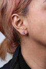 Aretes de botón clásicos de 4 garras con cierre de rosca y diamantes azul aqua tratados de 1/2 ct. p.t. en oro de 14K, foto 6