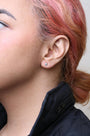 Aretes de botón clásicos de 4 garras con cierre de rosca y diamantes azul aqua tratados de 1/2 ct. p.t. en oro de 14K, foto 5