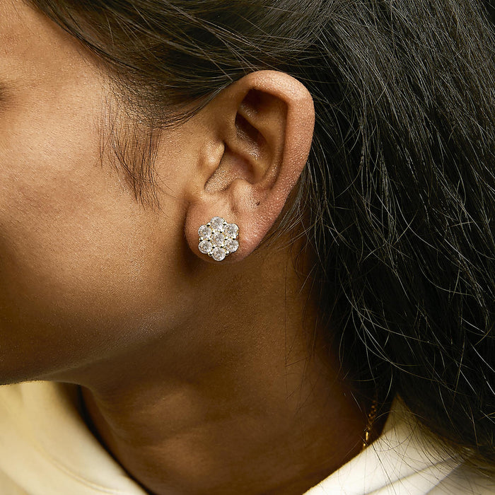 Aretes de botón de racimo floral con diamantes redondos de 3 ct. p.t. en oro amarillo de 14K, foto 3
