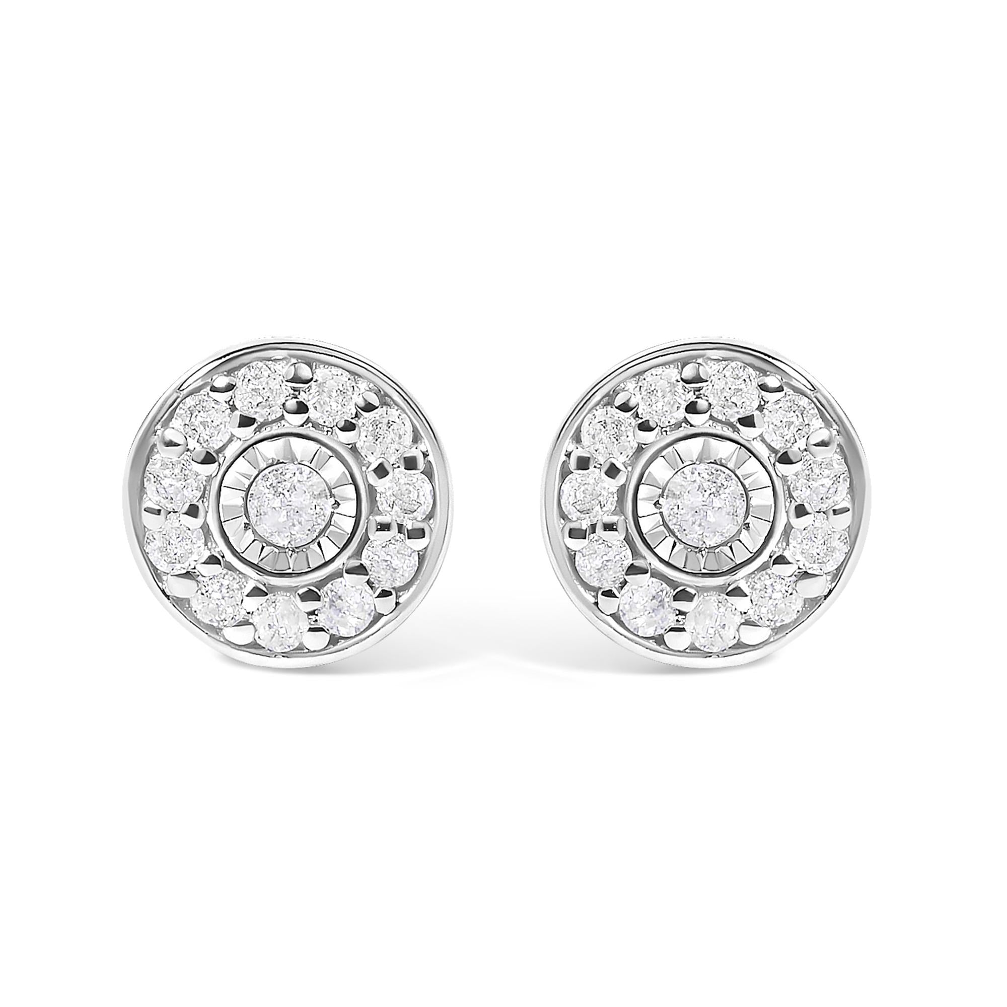 Aretes de botón solitario Miracle-Set con halo y diamantes de 1/4 ct. p.t. en plata de ley, foto 1