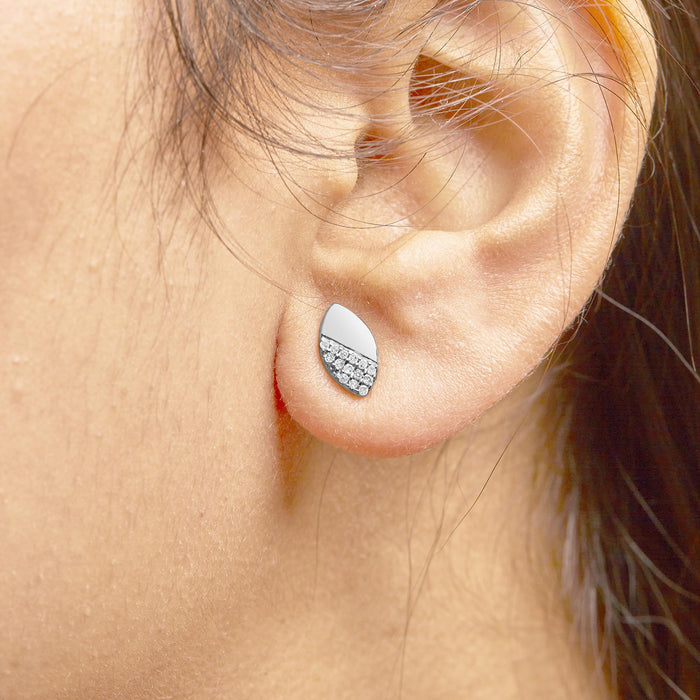 Aretes de botón de pera con diamantes de 1/6 ct. p.t. y pulido espejo en plata de ley, foto 3