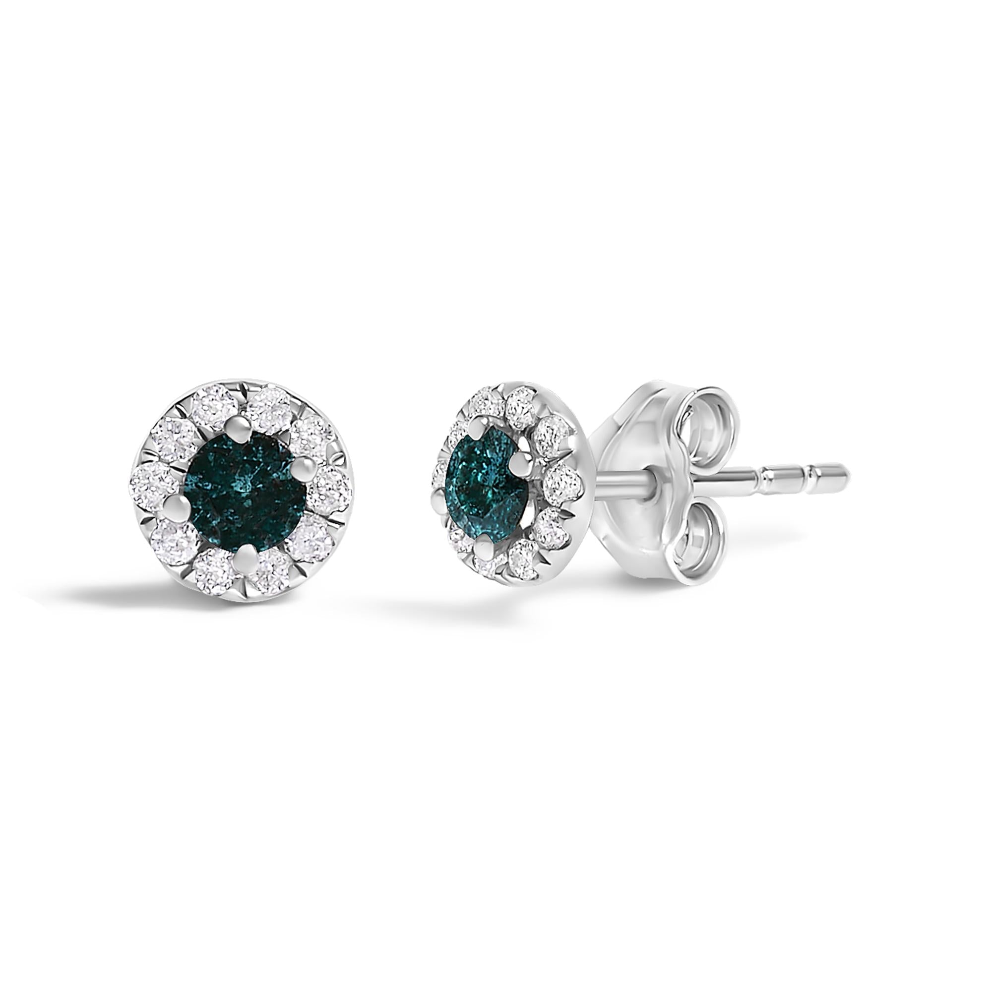 Aretes de botón de halo con diamantes azules tratados y blancos de 1/3 ct. p.t. en plata de ley, foto 1