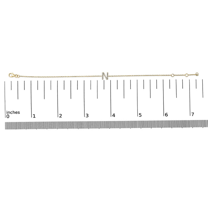 Pulsera de eslabones con dije de inicial A-Z y detalle de diamante en oro amarillo de 10K