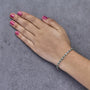 Pulsera tenis con diamantes y esmeralda alternos de 1 1/2 ct. p.t. en oro blanco de 14K, foto 3