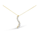 Collar con colgante Journey con diamantes baguette y redondos brillantes de 3 ct. p.t. en oro amarillo de 14K