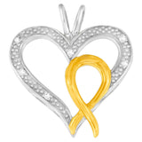 Collar con colgante bicolor de corazón y lazo con diamantes de 1/25 ct. p.t. en plata de ley, color I-J, claridad I2-I3