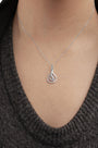 Collar con colgante de espiral en capas Espira con diamantes talla redonda de 1/8 ct. p.t. en oro blanco de 10K, foto 3