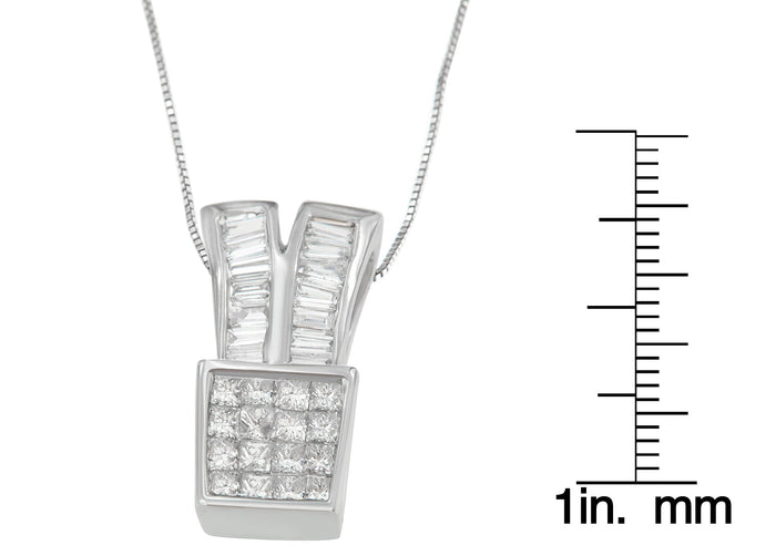 Collar con colgante de formas brillantes con diamantes talla princesa y baguette de 1 1/3 ct. p.t. en oro blanco de 14K, foto 4