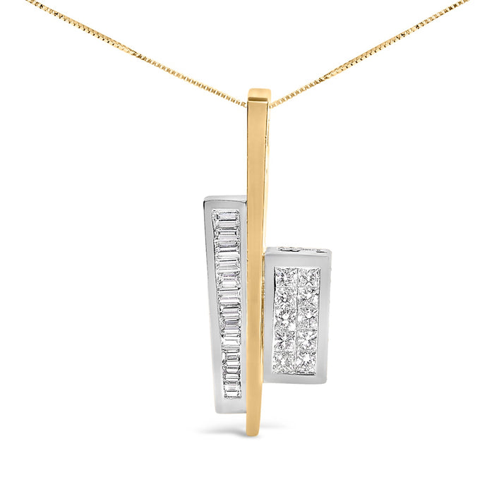 Collar con colgante de llave con diamantes baguette princesa de 1 7/8 ct. p.t. en oro amarillo y blanco de 18K, foto 1