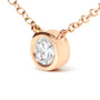 Collar con colgante solitario moderno de bisel con diamante redondo talla brillante de 1/10 ct. p.t. en oro de 10K, foto 10