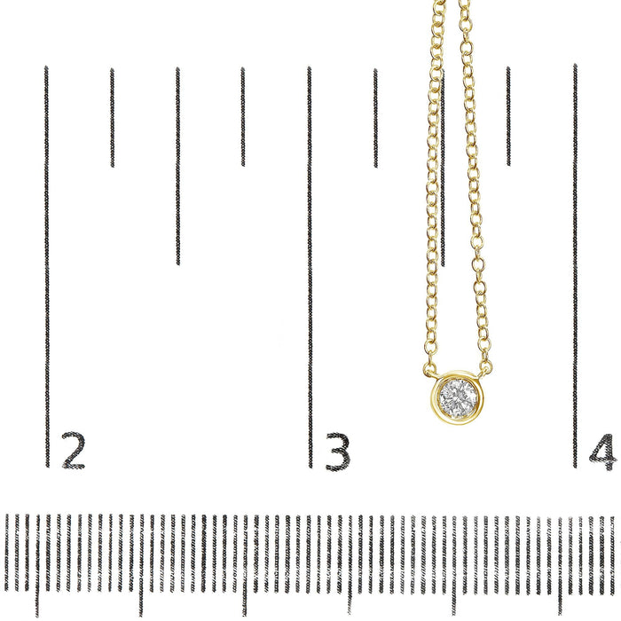 Collar con colgante solitario moderno de bisel con diamante redondo talla brillante en oro de 10K