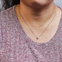 Collar con colgante solitario moderno de bisel con diamante redondo de 3/10 ct. p.t. en oro amarillo de 10K, foto 3