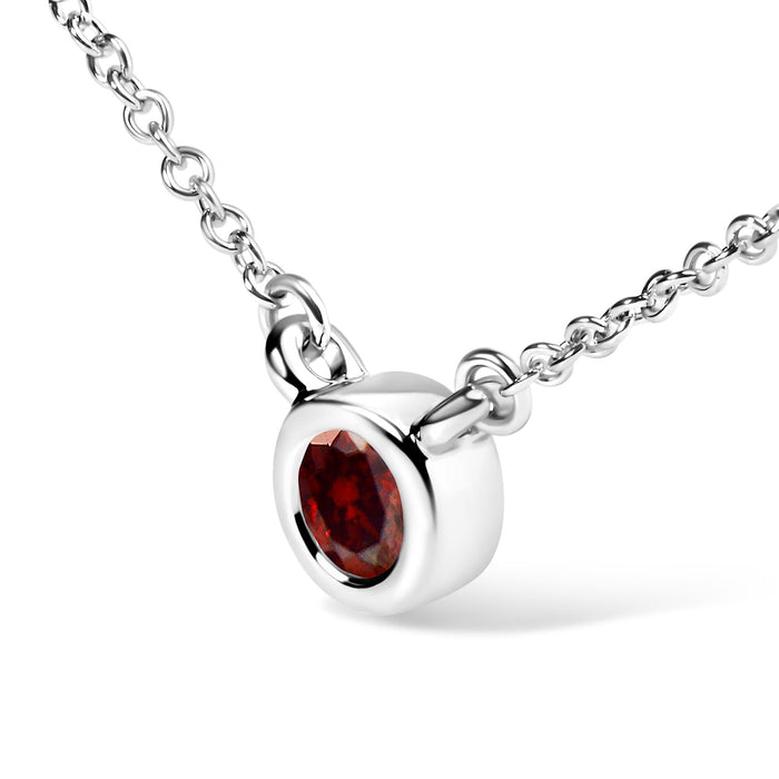Collar con colgante solitario de bisel con diamante rojo cultivado en laboratorio de 1/2 ct. p.t. en oro blanco de 14K, foto 4
