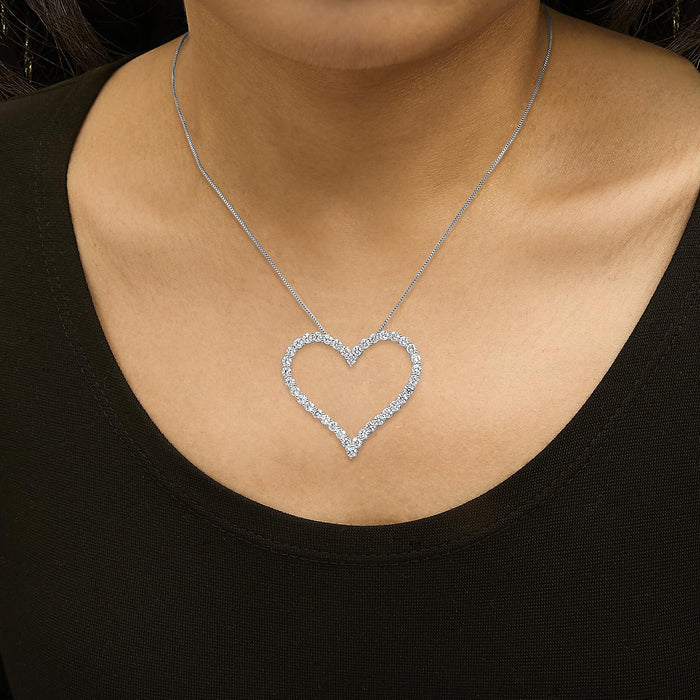 Collar con colgante de corazón calado con diamantes cultivados en laboratorio de 3 ct. p.t. en oro blanco de 14K, foto 3