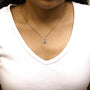 Collar con colgante geométrico con diamantes de talla princesa en oro blanco de 10K, foto 3