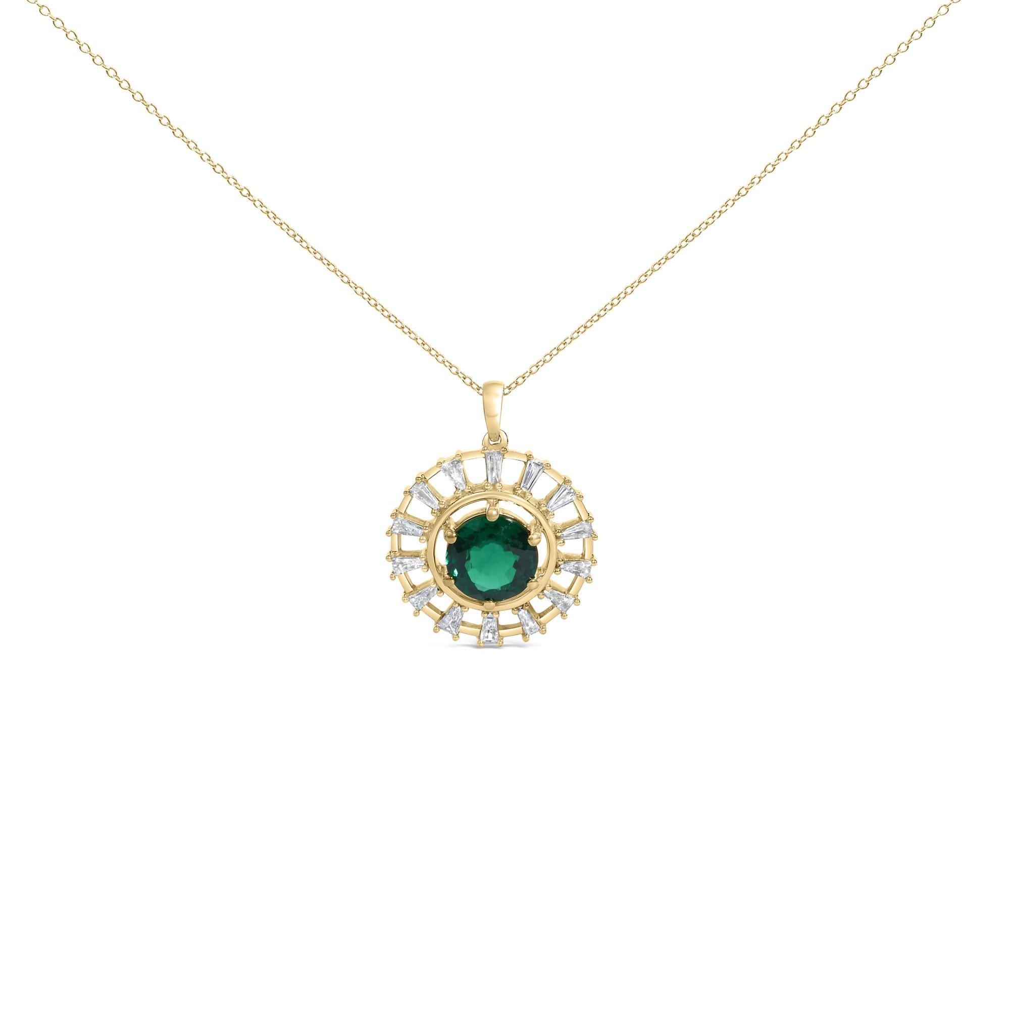 Collar de medallón con esmeralda cultivada en laboratorio y diamantes en plata de ley bañada en oro amarillo de 14K, foto 1