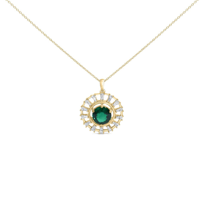 Collar de medallón con esmeralda cultivada en laboratorio y diamantes en plata de ley bañada en oro amarillo de 14K, foto 1