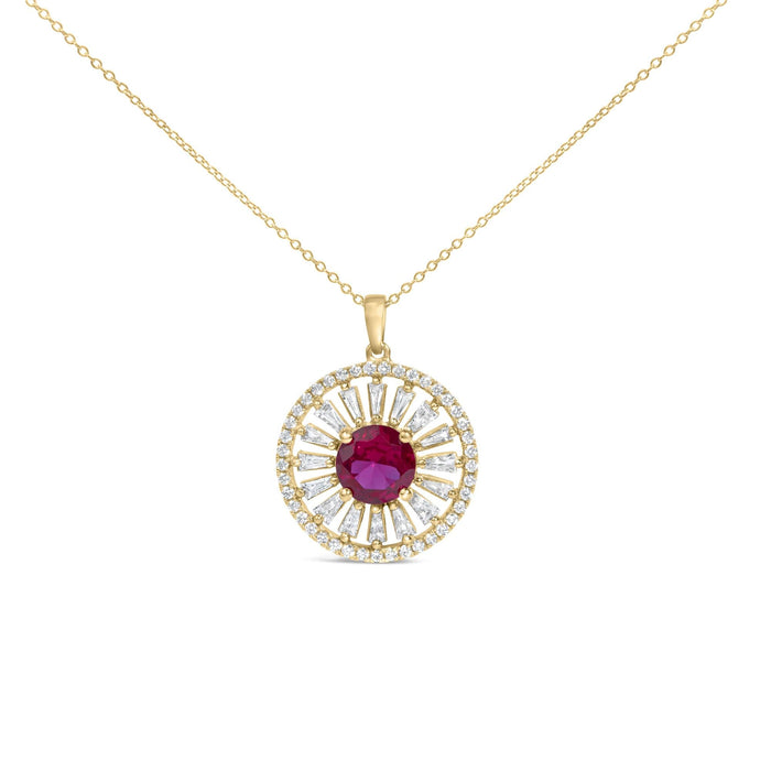 Collar con medallón de sol con rubí cultivado en laboratorio y diamantes en plata de ley bañada en oro amarillo de 14K, foto 1