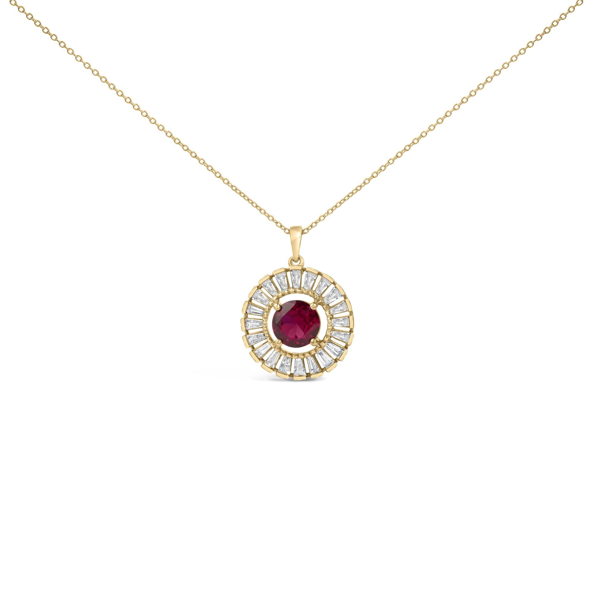 Collar con medallón con rubí cultivado en laboratorio y diamantes en plata de ley bañada en oro amarillo de 14K, foto 1