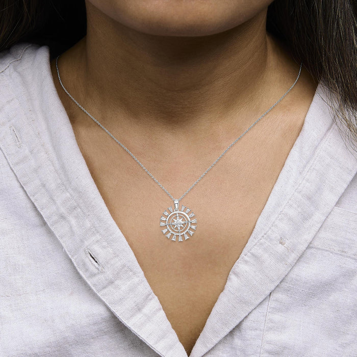 Collar con colgante de medallón de brújula con destello estelar y diamantes de 1/2 ct. p.t. en plata de ley, foto 3