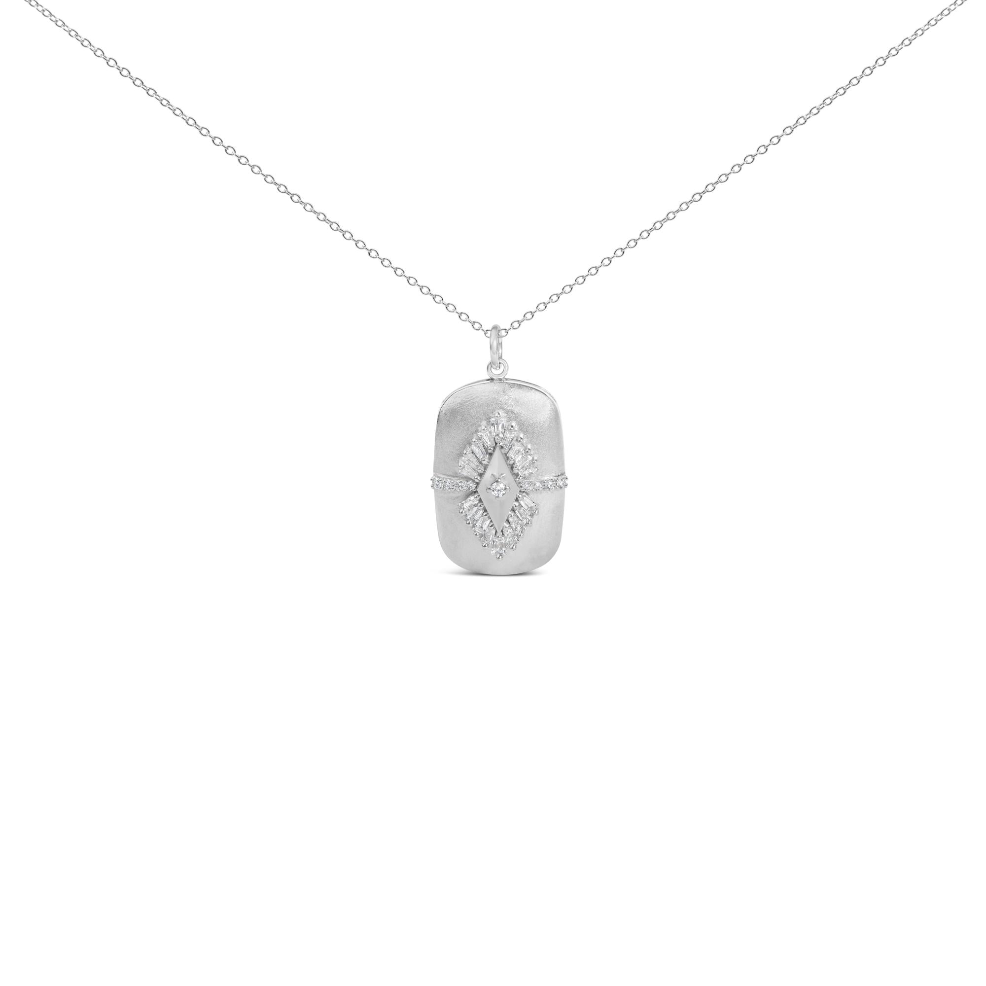 Collar con colgante de diseño de medallón abombado con diamantes de 3/8 ct. p.t. en plata de ley, foto 1