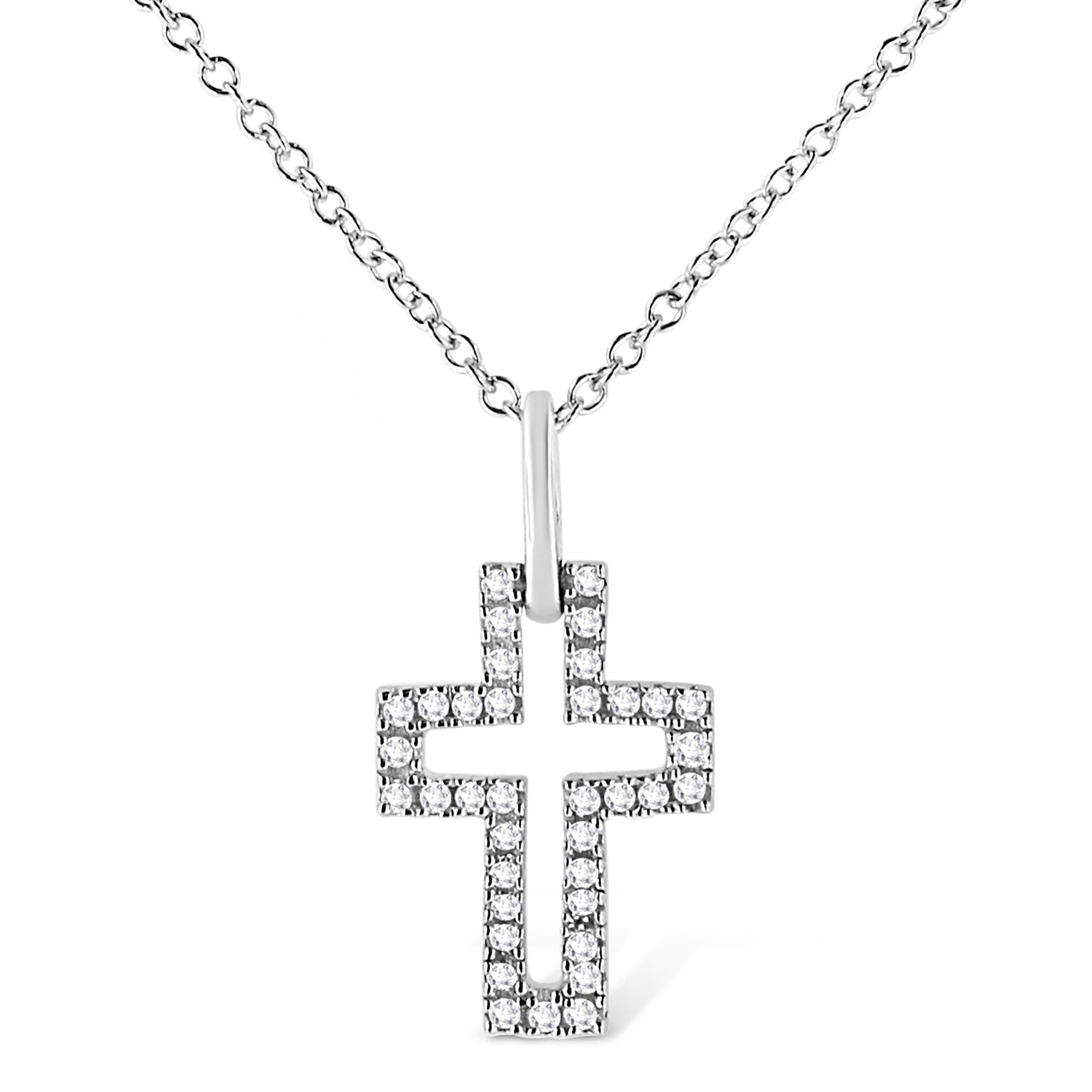 Collar con colgante de cruz calada con diamantes pavé redondos de 1/10 ct. p.t. en plata de ley, foto 1