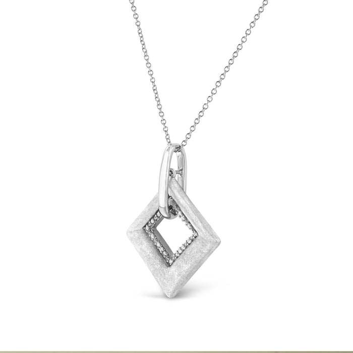 Collar con colgante en forma de cometa con detalle de diamante pavé en plata de ley, foto 4