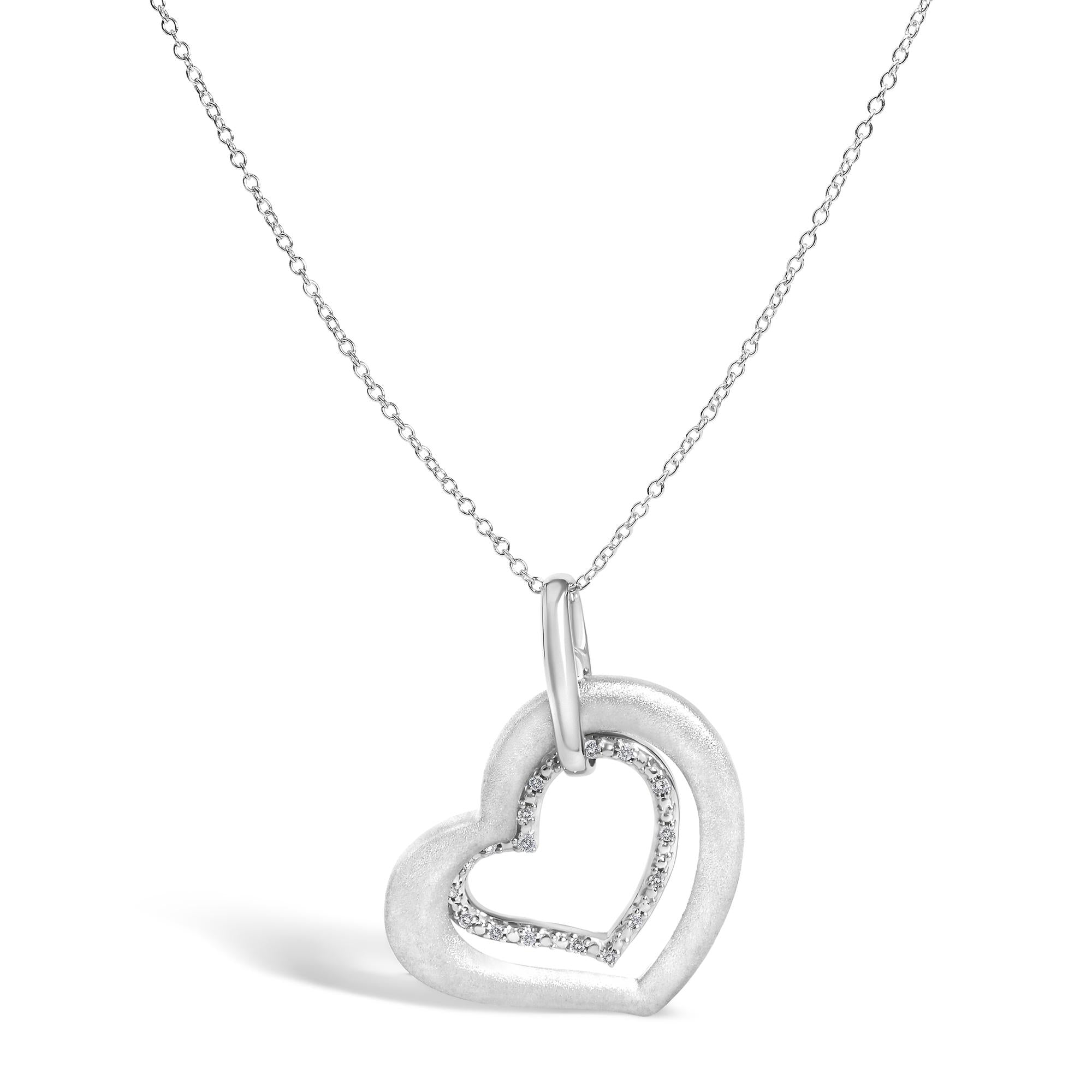 Collar con colgante de corazón con acabado mate y detalle de diamante en plata de ley, foto 1