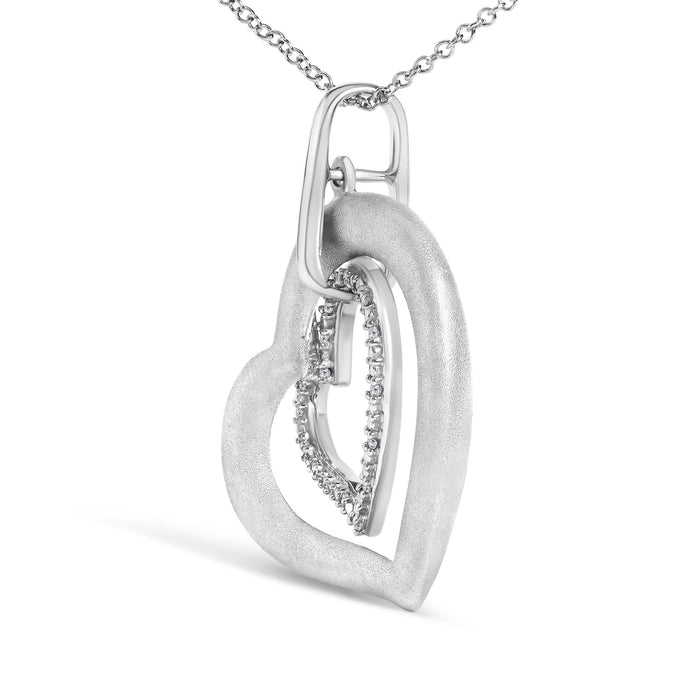 Collar con colgante de corazón con acabado mate y detalle de diamante en plata de ley, foto 4