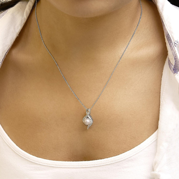 Collar con colgante de remolino con perla cultivada de 7mm y detalle de diamante en plata de ley, foto 3