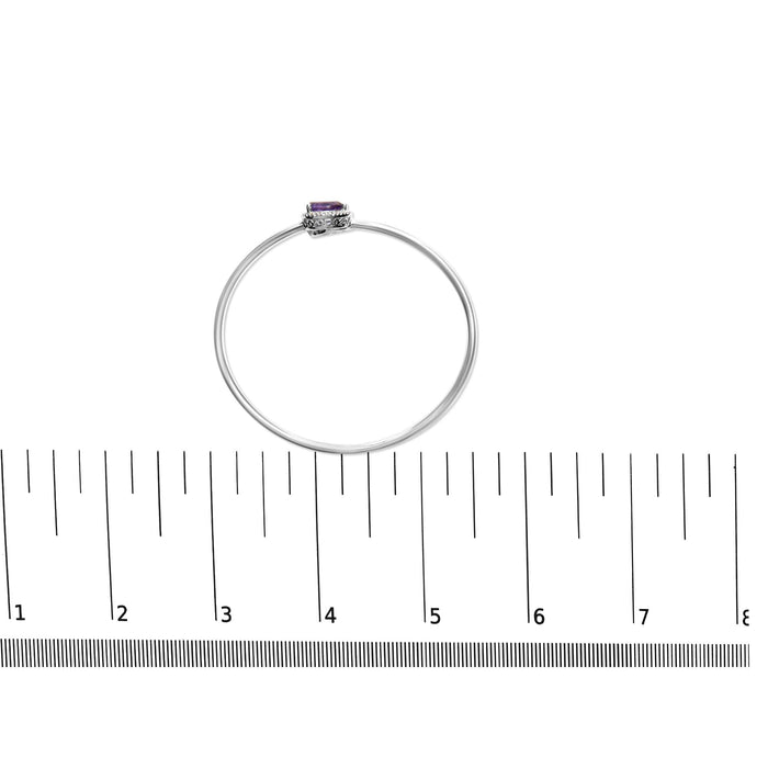 Brazalete rígido bypass con halo, amatista talla pera de 8 x 5.5mm y detalle de diamante en plata de ley, foto 6