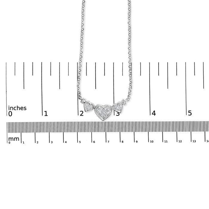 Collar con colgante de tres corazones con diamantes talla princesa de 1 ct. p.t. en oro blanco de 14K, foto 5
