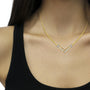 Collar con colgante en forma de V de canal con diamantes de 1/4 ct. p.t. en oro amarillo y blanco de 14K, foto 3