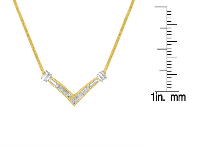 Collar con colgante en forma de V de canal con diamantes de 1/4 ct. p.t. en oro amarillo y blanco de 14K, foto 6