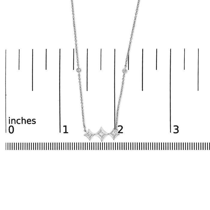 Collar de estaciones de bisel con 3 piedras en forma de cometa y diamantes de talla princesa en oro blanco de 10K, foto 5