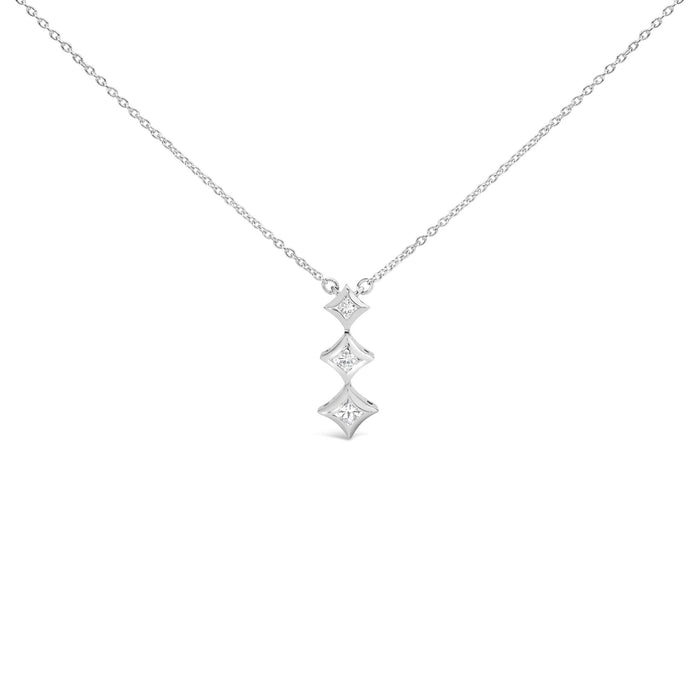 Collar con colgante de gota de 3 piedras con diamantes talla princesa de 1/5 ct. p.t. en oro de 10K, foto 4