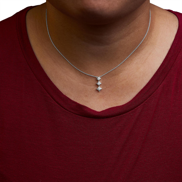 Collar con colgante de gota de 3 piedras con diamantes talla princesa de 1/5 ct. p.t. en oro de 10K, foto 6