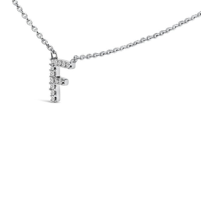 Collar con colgante de inicial A-Z en bloque con detalle de diamante en oro blanco de 10K