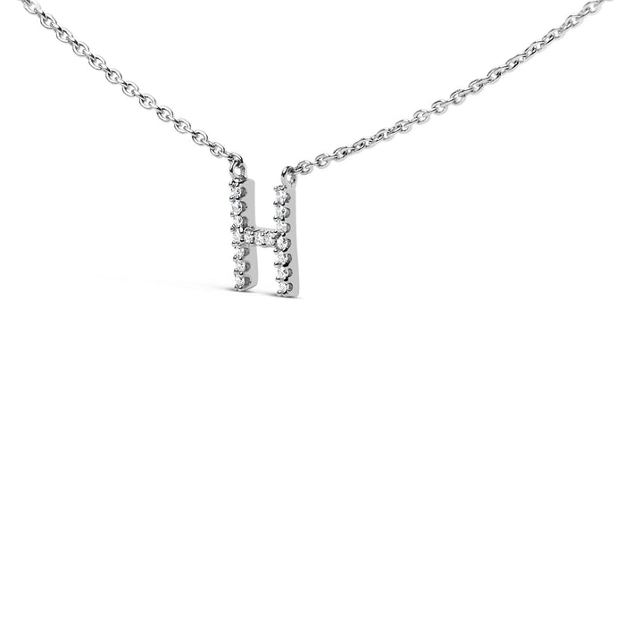 Collar con colgante de inicial A-Z en bloque con detalle de diamante en oro blanco de 10K