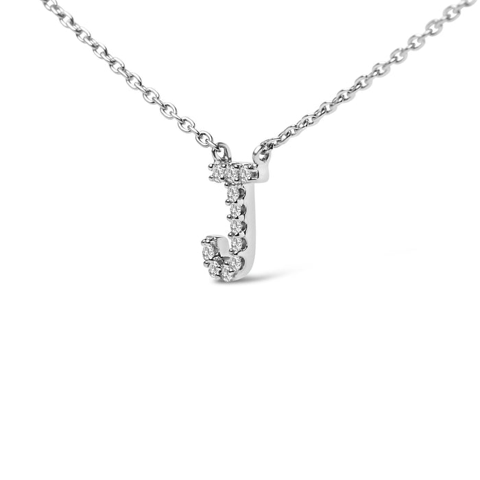 Collar con colgante de inicial A-Z en bloque con detalle de diamante en oro blanco de 10K